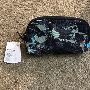 NWT LULULEMON MINI EVERYWHERE BELT BAG Psychedelic purple and black